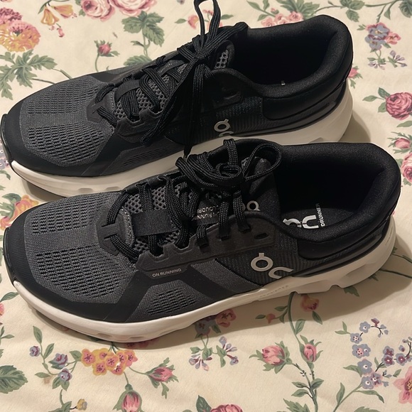 Cloudrunner sizeUS 7 - Picture 7 of 10